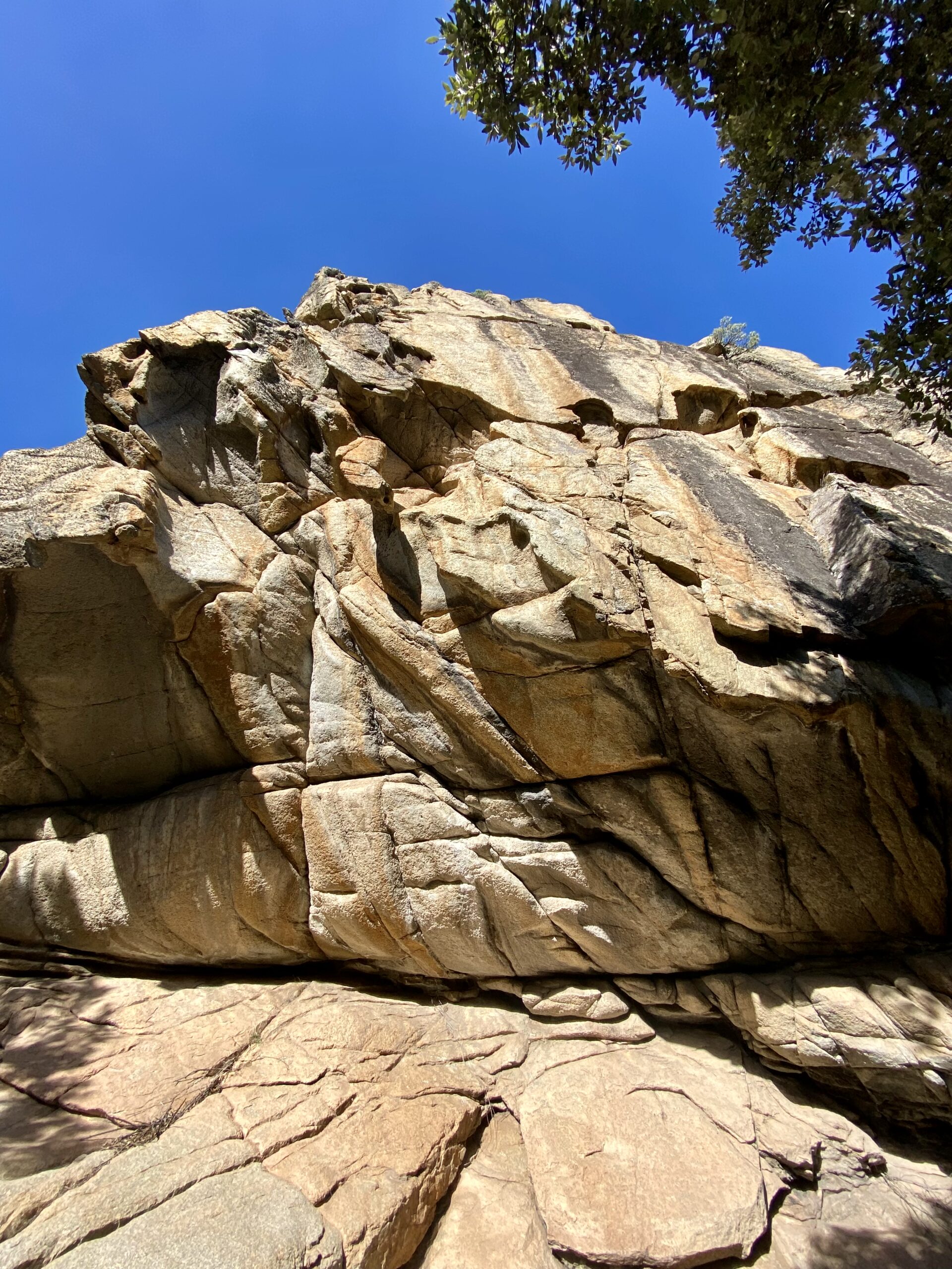 TAVIGNANU ©OT Centru di Corsica Roche vallée du Tavignanu